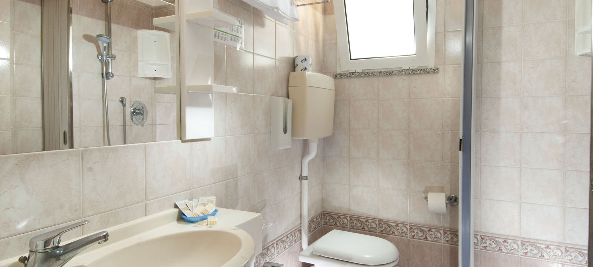 media.Camere-con-balcone-04-Hotel-alba-Serena-Misano