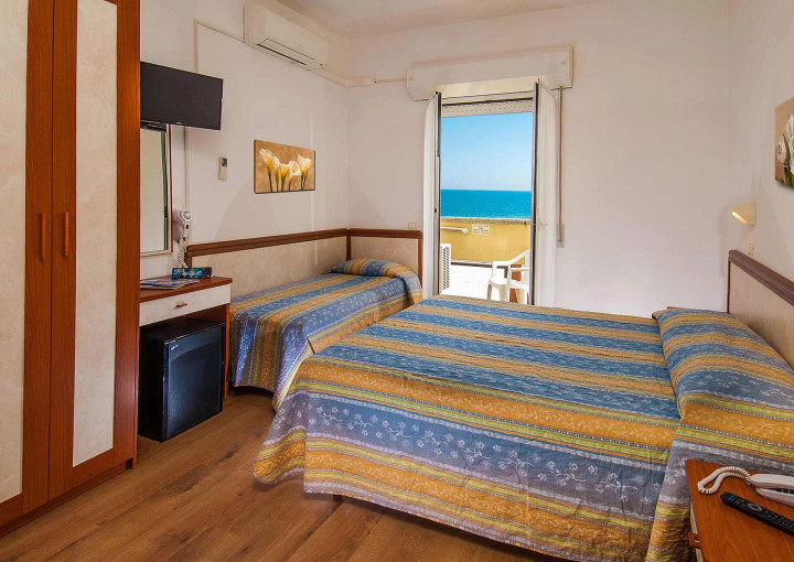media.Camere-con-balcone-vista-mare-05-Hotel-alba-Serena-Misano
